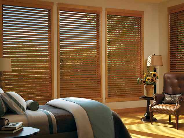 Parkland™ Reflections® wood blinds by Hunter Douglas